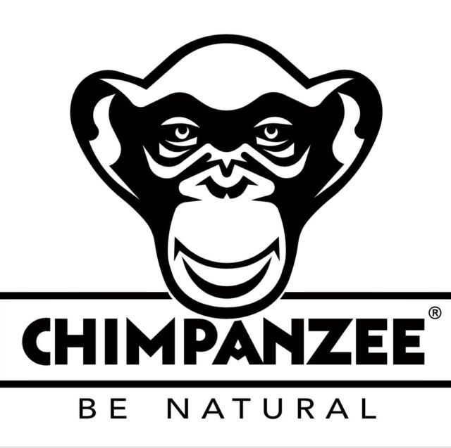 Ny vecka och massor av ny energi! 💪🏼 Granitbiten blir distributörer för Chimpanzee, en europeisk tillverkare av energibars, proteinbars, gel och dryck. 

Chimpanzee har ett heltäckande sortiment och en väldigt tydlig story med naturliga ingredienser, ett starkt sustainability-tänk och produkter som ökar din prestanda. Förutom Outdoor så blir Klättring och Cykel våra fokuskategorier.

Produkter framtagna av personer som själva är aktiva i dessa sporter och tillverkade i Europa i stället för att behöva fraktas långa sträckor, känns som ett oerhört starkt koncept. Om man sedan äter och dricker sig igenom sortimentet inser man snabbt att Chimpanzee är något ganska unikt, dessutom har de ett eget formspråk som gör att produkterna sticker ut. Vi har provsmakat och snackat energi med Chimpanzee-teamet på olika mässor i ett antal år, och nu var timingen perfekt då vår tidigare energileverantör Clif Bar lämnar den nordiska marknaden. Vi räknar med att ha produkter i svenska butiker senast i slutet av juli.  #granitbiten @chimpanzee_nutrition
