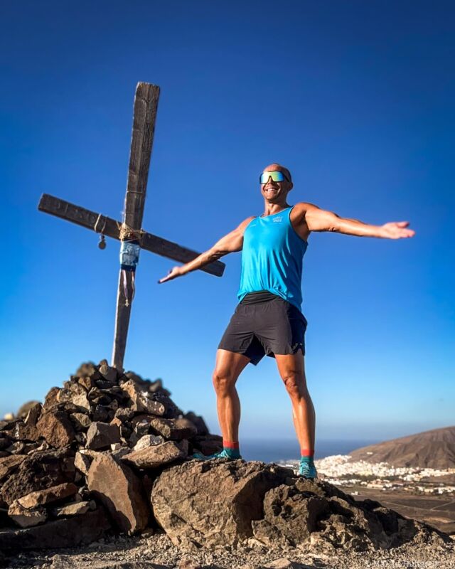 The mountains and it’s tricky gravel roads around Playitas is always an amazing playground!
#trailrunning #running #apollosports #terribletuesdaystriathlon #hokaoneone #playitasresort #cykelcitystockholm #gococo #granitbiten #goodrsunglasses #happy #themountainpeople #rabequipment #bluesky