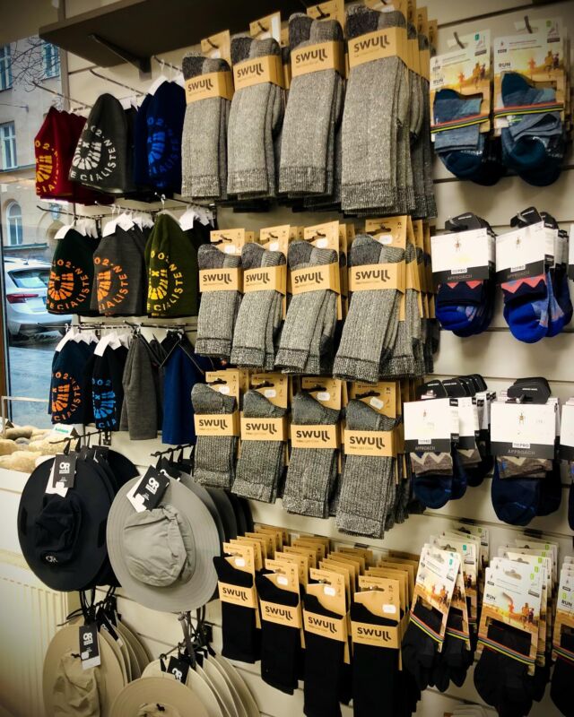 Världspremiär för @swullsocks i butik! 🥳Tack till @kangspecialisten som blir först ut att erbjuda svensktillverkade strumpor med en hög andel av finaste merinoull. 🙏🏼