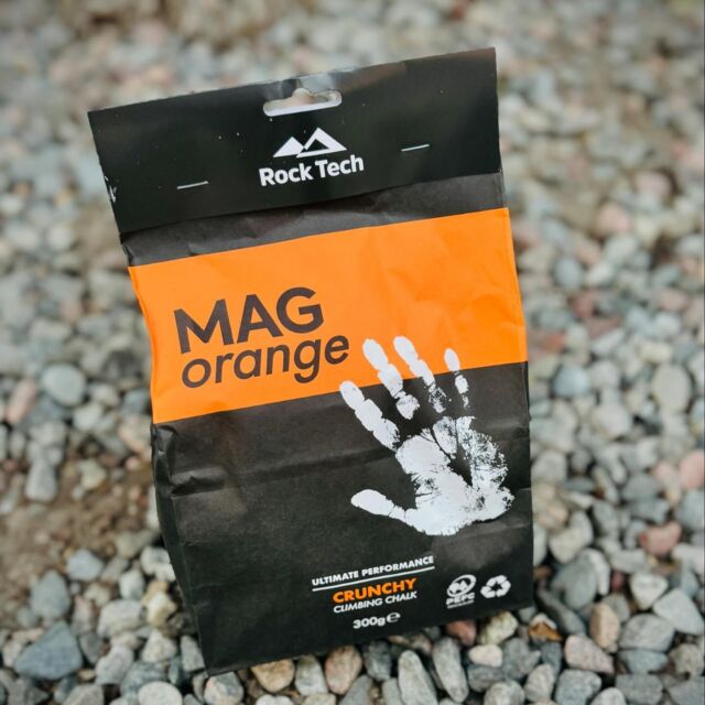 Äntligen här! 🍾 Nu skickar vi ut Mag Orange från @rocktechofficial till gym och butiker i Sverige. Alla som älskar CRUNCHY krita kan sluta leta nu. 🕺🏼🧗🏻 #granitbiten #rocktechnologieschalk