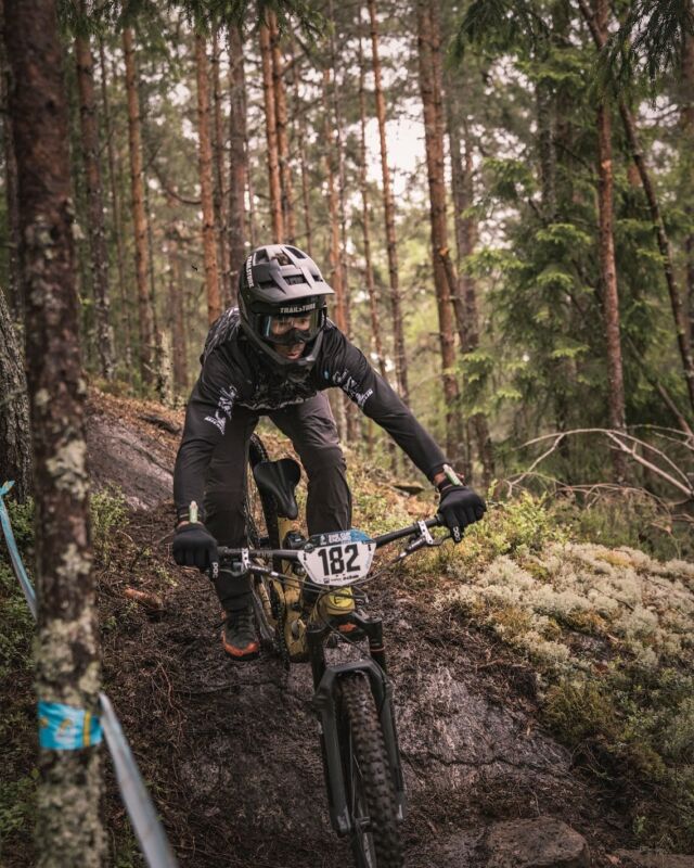 📷 haralambiumimages 

trailstore.se  fiveten_bike  deviatecycles chimpanzee_nutrition  granitbiten  michelinbicycle  michelinnordic  #trailstore #trailstorecollective #michelinbicycle #fivetenshoes #brandofthebrave #eatwellgofar #granitbiten #chimpanzeenutrition #enduromtb #mtb #mounatinbiking #mountainbike #enduro #dh #downhill #trailmtb #rideonmichelin #enduromtb #mtb #mounatinbiking #mountainbike #enduro #dh #downhill #trailmtb #trpbrakes #deviatecycles #sram #rimpact #trpbrakes #fastsuspension