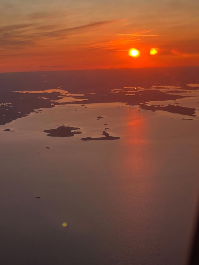 Hi guys! It has maybe been quiet lately but with good reason; preparations for my adventurous journey to several North Scandinavian powerfull places. And it is with a lot of joy I can announce; I will be on my way now any day soon!! Starting with the first part; the Labyrinth at Stenkär (the L-shaped island most far out in the picture, taken from the plane on a beautiful evening when I got home from Hellweek with adventureacademynordic). Labyrints are found all over the Scandinavian coastline, some theories say they were used by the Vikings in a ceremony before and after they went on their journeys. So what better way to start my own journey, right? And what better music than ’Sailing home’ by Piet Veerman (people from The Netherlands that know about my ancestorial background in fisherman village Volendam will understand…). To ’business’, because it is not without any danger, to be alone in a kajak at ’open sea’ for 15km. I hope my kajakskills (thanks kajaksidan) and my ancestorial naval roots will help me to succeed. More to come after this first stage! ’Feeling young, feeling strong…’ 😉