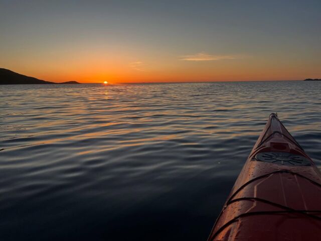 Midnightsun paddling, to be continued… adventureacademynordic 
outnorth urbergskandinavien
roswi_sportoutdoor scarpanordic victorinox
#adventureacademy
#adventureacademysweden
#outnorth #urberg #hydroflask #scarpa #victorinox #darntough #optimusstove #balticlifejackets #kajaksidan #petzl #blizzwool #klätterverketgasverket #scandicdowntowncamper #granitbiten #roswisportsoutdoor