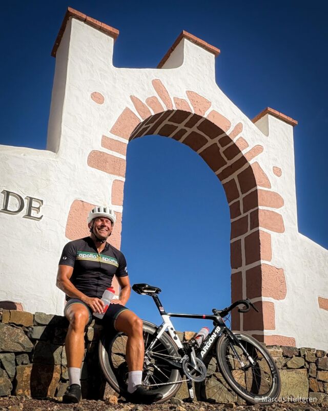 What a great way to spend a sunny Sunday afternoon, intervals that almost kills you and then just enjoy that you are done!
#fuerteventura #spain #cycling #apollosports #terribletuesdaystriathlon #hokaoneone #playitasresort #cykelcitystockholm #gococo #granitbiten #goodrsunglasses #happy